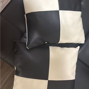 Black and Cream Checkered Throw Pillow Set